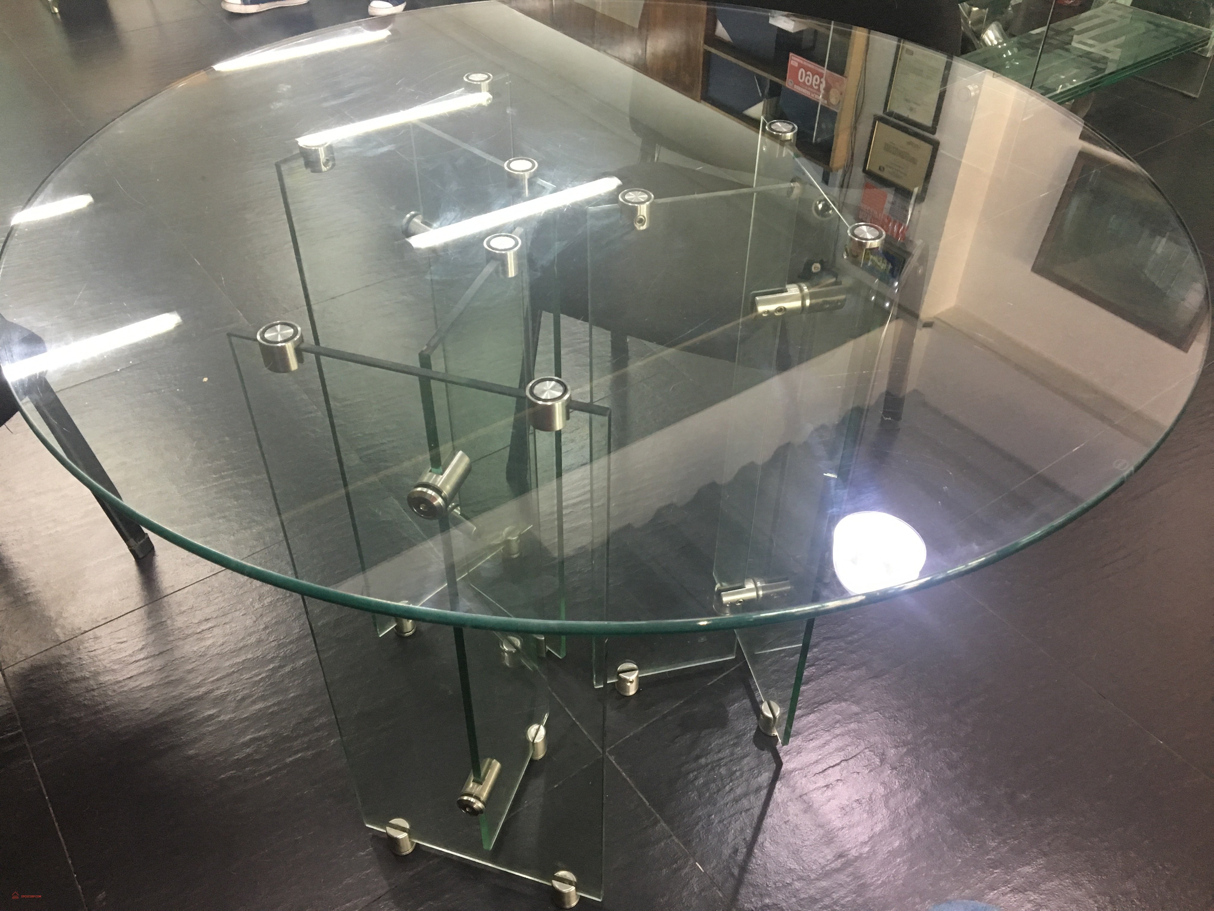 glass table tool room